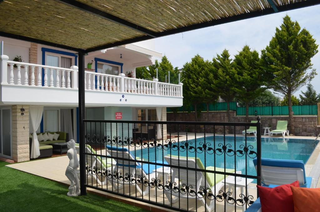 Guzelyali Hotel Ayvalı Zewnętrze zdjęcie